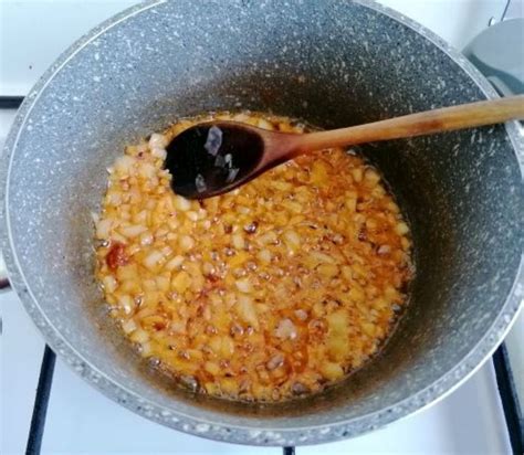 Cibuľový základ na pečenú fazuľu