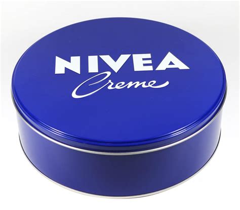 Ikonická modrá dóza NIVEA