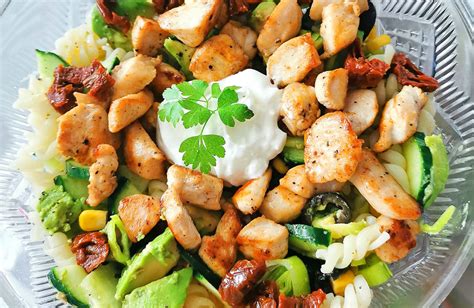 Cestovinový šalát s kuracím mäsom