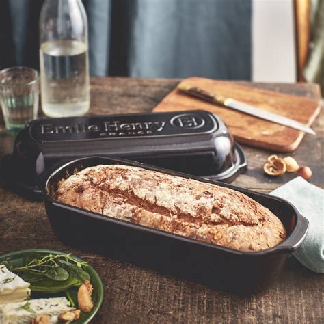 Infografika zobrazujúca vlastnosti keramickej formy Emile Henry