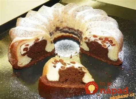 Výsledná dvojfarebná bábovka