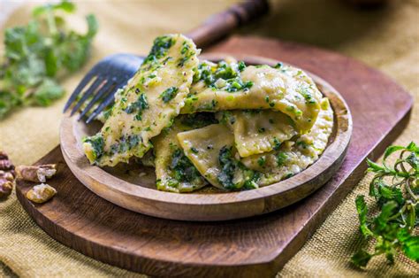 Srdiečkové raviolli s hľuzovkovým pestom