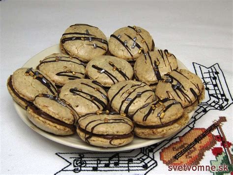 Ilustračná fotka božských orechových rezov s čokoládovým krémom