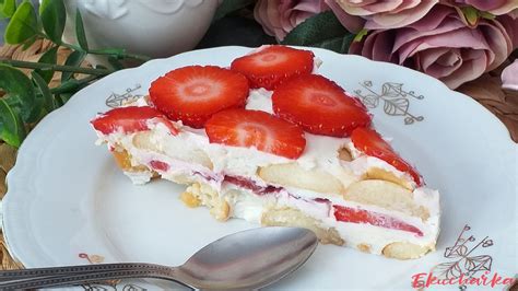 Ovocný dezert s jahodami a vrstvami