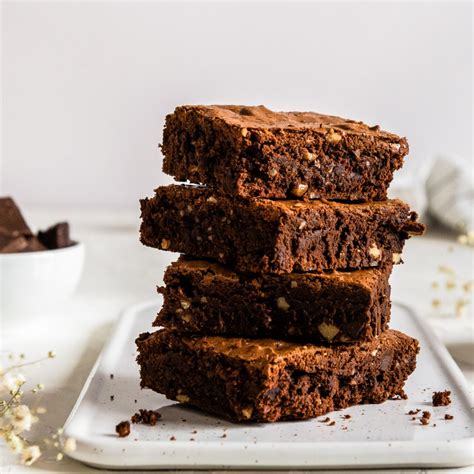 Obrázok pripravených brownies s orechmi