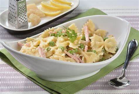 Cestoviny s údeným mäsom a hráškom