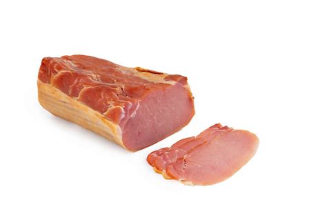 Údené karé s vínom a slivkami