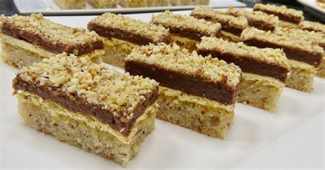Vrstvené čokoládové rezy s orechmi