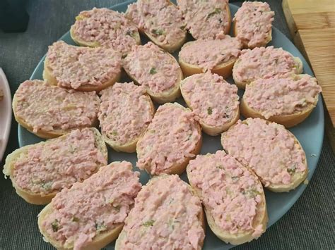 Ingrediencie na plnku: syr, maslo, cesnak, paprika