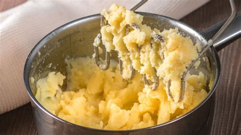 Pučenie zemiakov na kašu