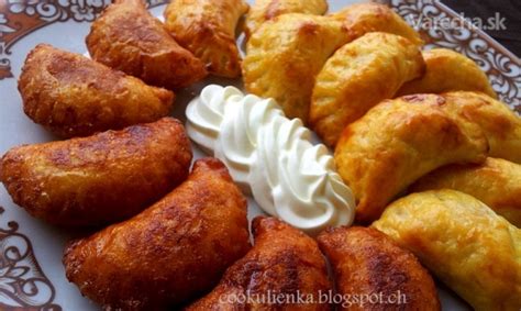 Servírované zemiakové pirohy s kyslou smotanou