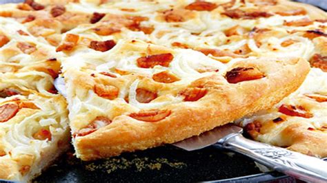 Oškvarkový osúch s cibuľou pred dopečením