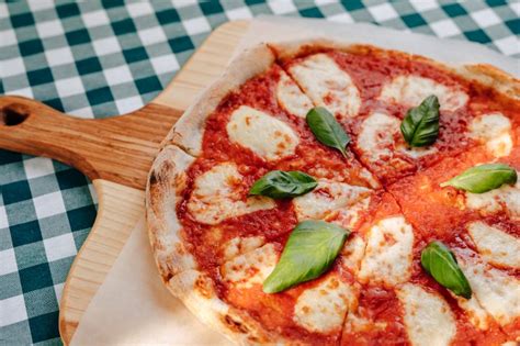 Neapolská pizza Margherita