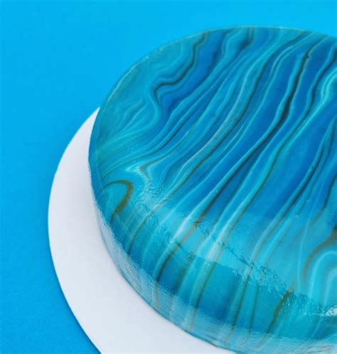 Ukážka torty s dokonale naliatou zrkadlovou polevou