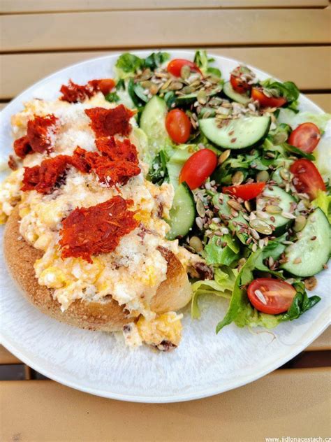 Vajíčka so zeleninovým šalátom