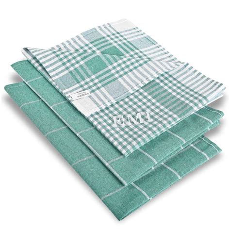 Použitie mokrej utierky na formu s bábovkou