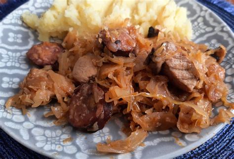 dusená kapusta s knedľou a mäsom