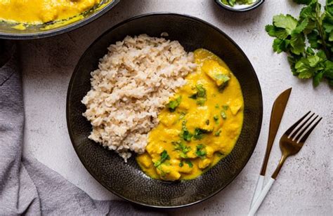 Hotové jedlo - kuracie karí s kokosovým mliekom a ryžou