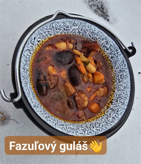 Varenie údeného mäsa a fazule
