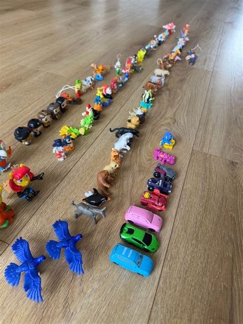 Postavičky zo série Leví Kráľ z Kinder vajíčok