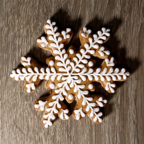 Detailné zdobenie medovníka cibuľovým vzorom