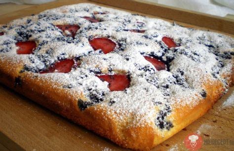 Ilustračná fotografia bublaniny s makom a jahodami