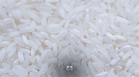 Naparovanie ryže v bambusovom paráku