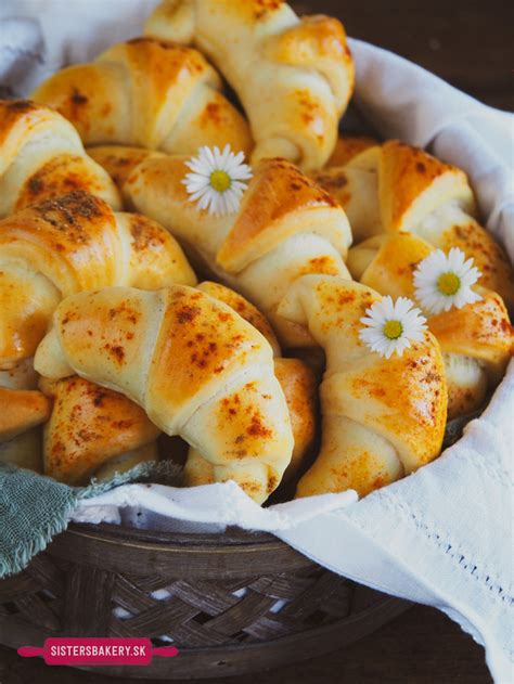 Slané plnené rožky so syrom a šunkou
