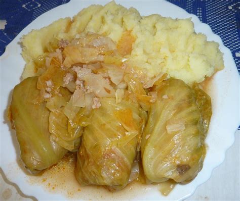 Servírované plnené kelové listy so zemiakovou kašou