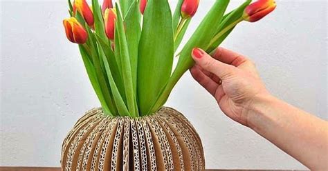 Váza z kartónu od vajec