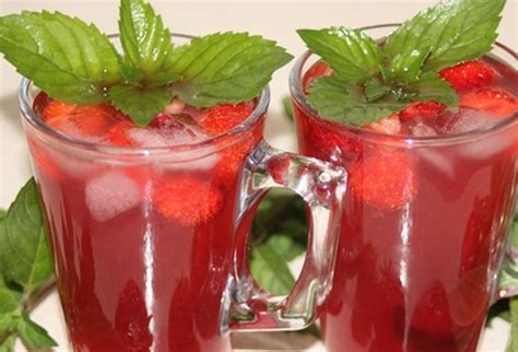 ľadový čaj s ovocím a mätou