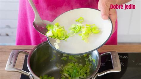 Zahusťovanie kapustnice zápražkou