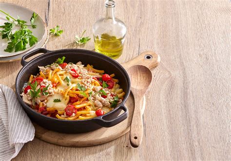 Fotografia hotového špaldového šalátu s morčacím mäsom a kešu orieškami