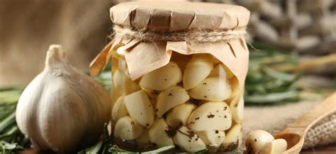 konfitovaný cesnak v olivovom oleji