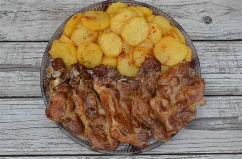 krkovička s baklažánom a pečenými zemiakmi