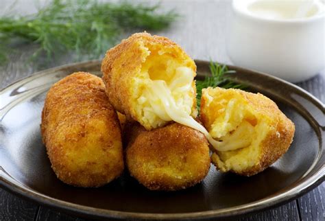 Zemiakovo-špaldové krokety so šalátom