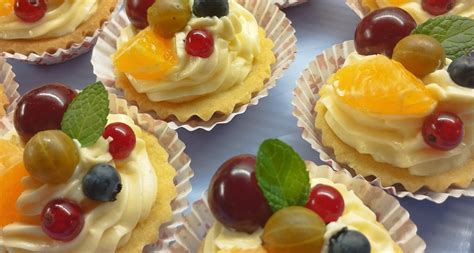 Hotové ovocné košíčky s tvarohom a želatínou