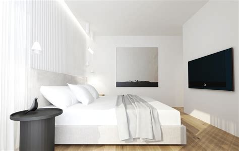 Interiér klimatizovanej izby s pohodlnou posteľou a TV