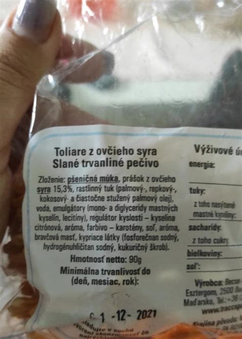 Kornútok z plátku syra naplnený