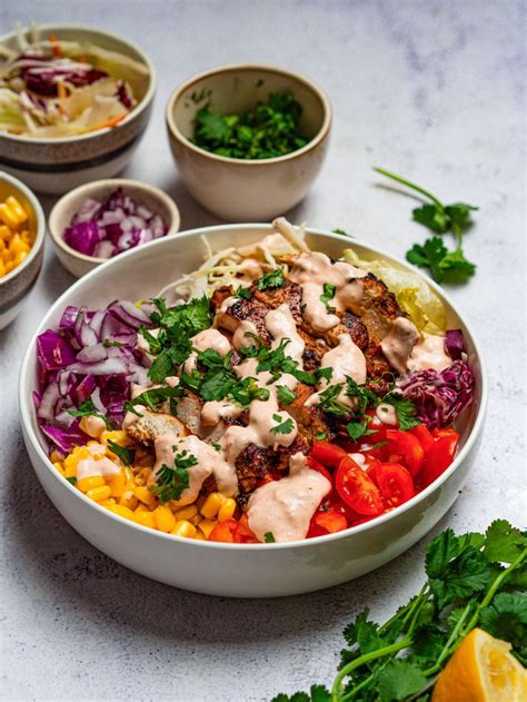 Vietnamská bowl s hovädzím mäsom a arašidovou omáčkou