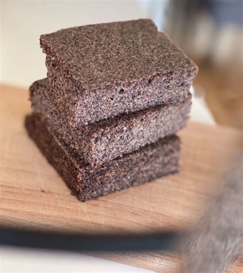 Hotový low carb makovník