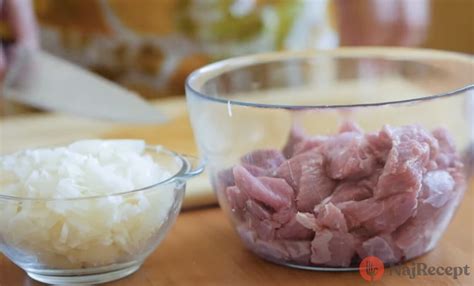 Príprava ryžových rezancov s hovädzím mäsom a zeleninou