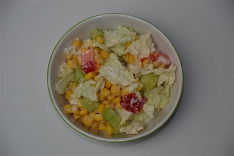 Šalát s cesnakovým dresingom