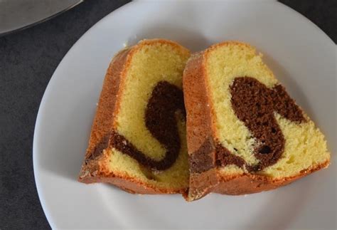 Dvojfarebná bábovka vo forme