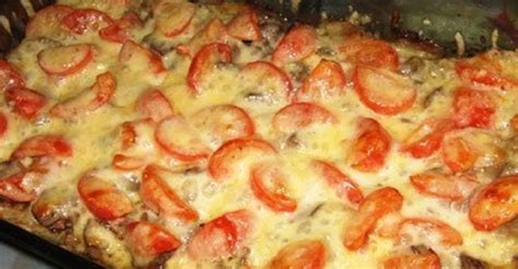 Zapečená kuracia pečienka so syrom a paradajkami