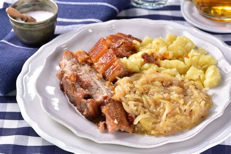 Bôčik s kapustou a zemiakmi