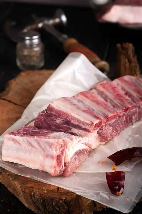 Hovädzie rebrá pripravené s mesquite peletami