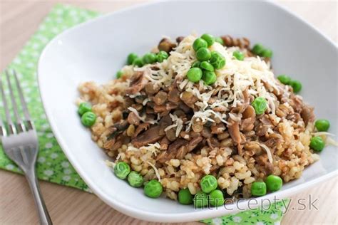 tanier s duseným zelerom a hráškom