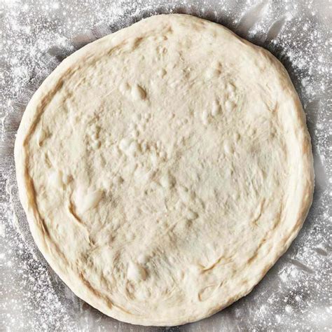 Rozložené cesto na tenkú pizzu