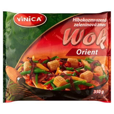 Zmes čerstvej zeleniny pripravenej na čínsku omáčku